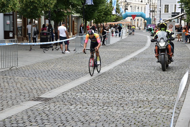 越的表现和 越的表现和